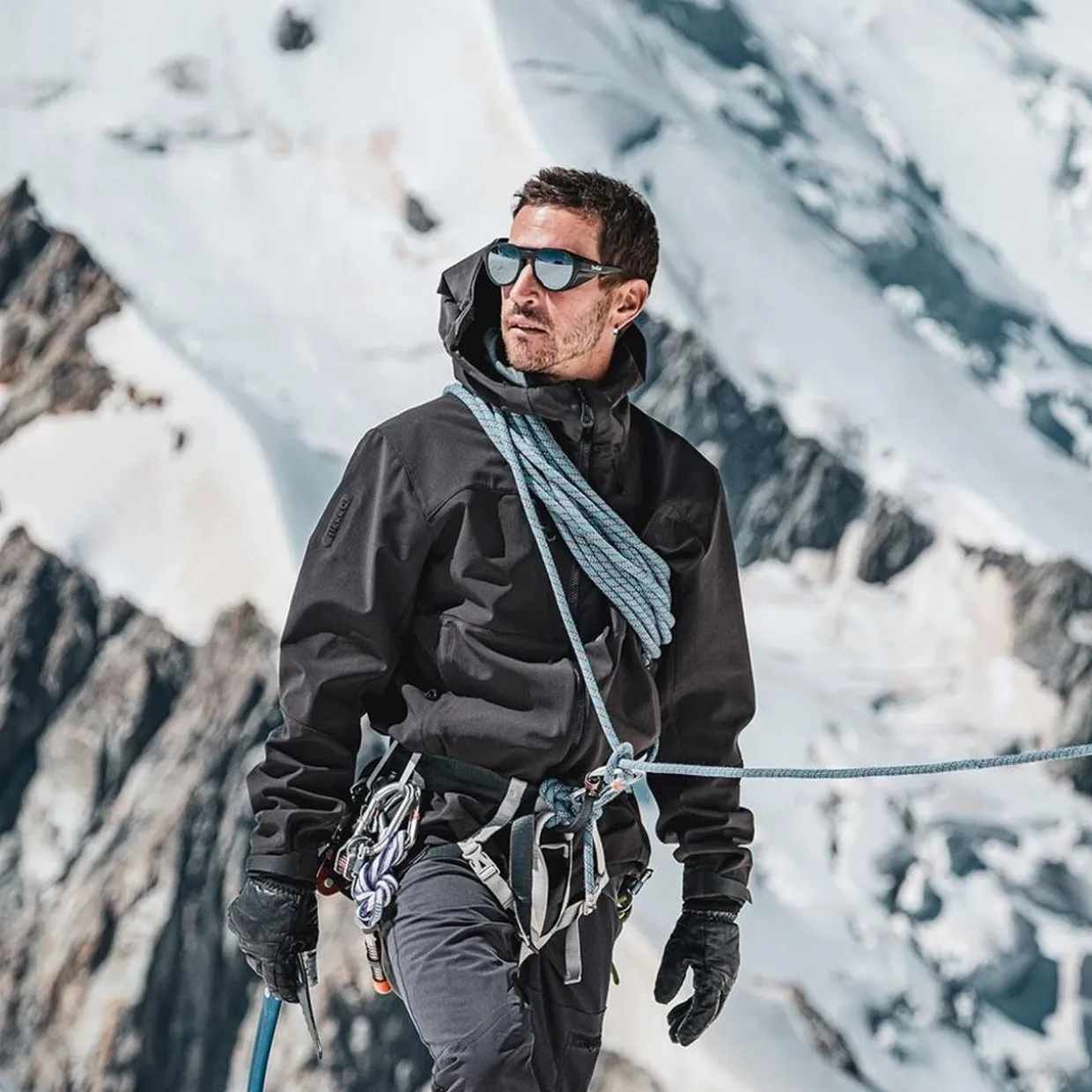 Ascender Sunglasses - Phantom Black Gun Photochromic Lens