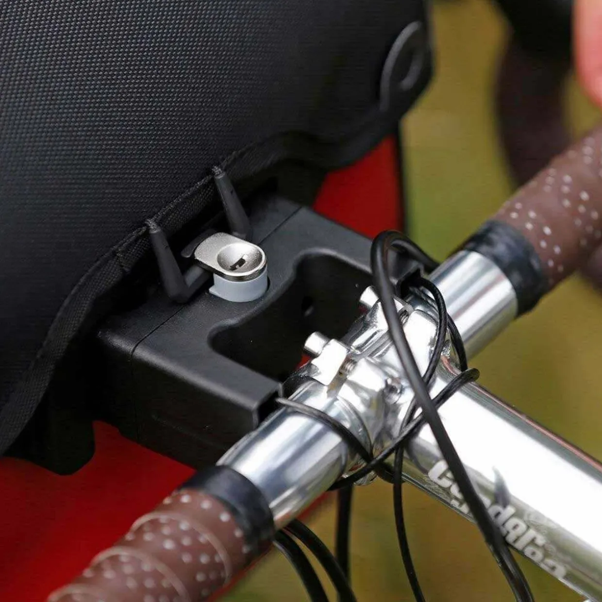 Handlebar Mounting Set with Lock