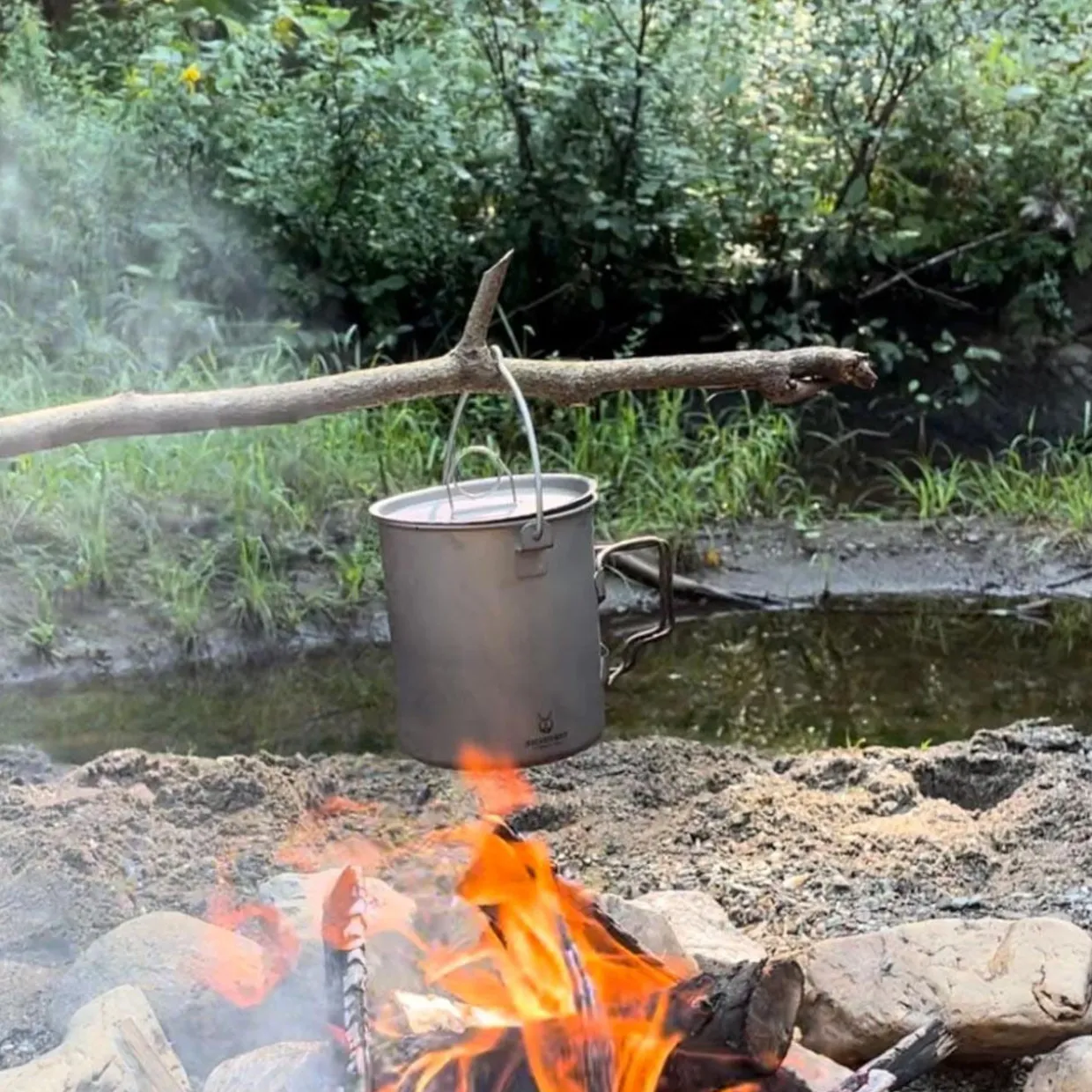 Titanium Pot 750ml with lid and bail handle